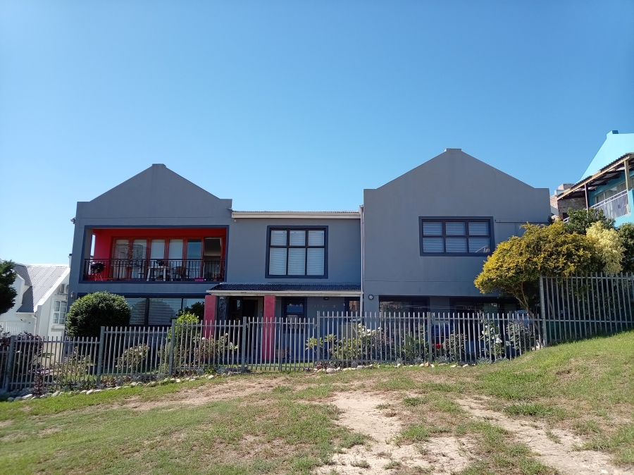 4 Bedroom Property for Sale in Mountainside Western Cape